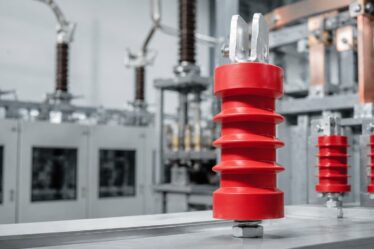 Como o isolador elétrico impacta a operação